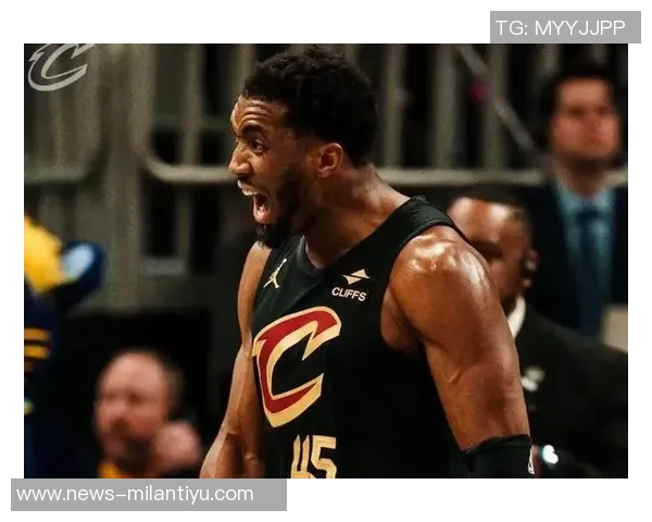 阿特金森谈梅里尔受伤情况需进一步观察莫布里撞击髋部影响 阿特金森谈梅里尔受伤情况需进一步观察莫布里撞击髋部影响